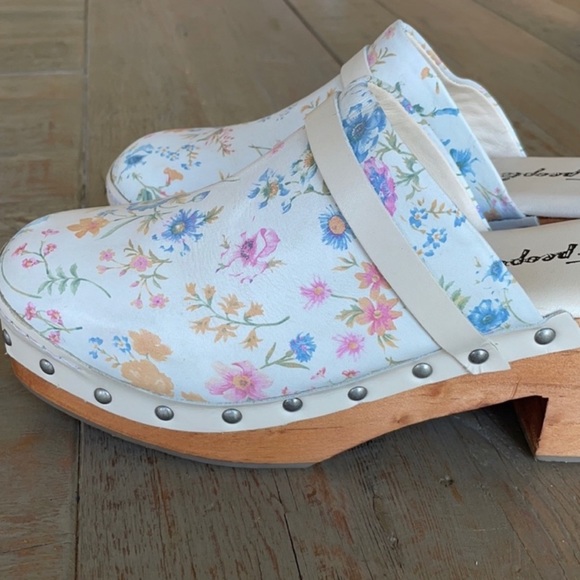 Free People Boho Calabasas Floral Leather Clogs With Rivet Trimming Size 41 New - Picture 6 of 15